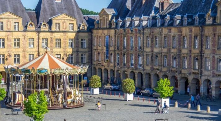 Notre Dame Face Au Château Maison d'hôtes Sedan