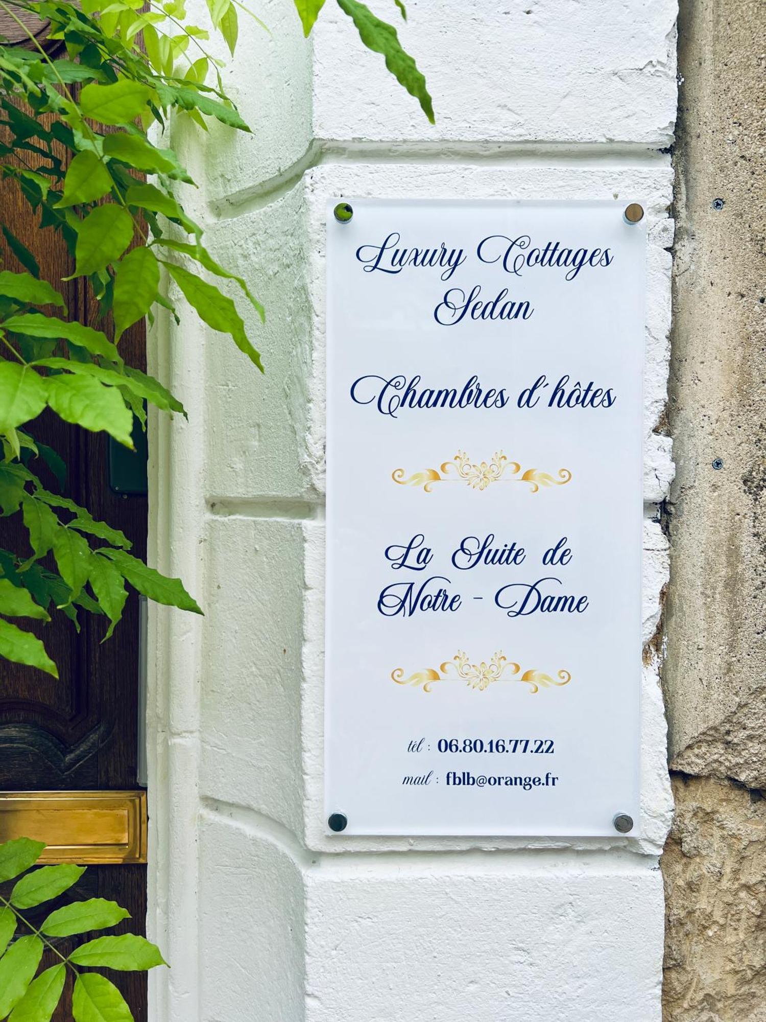 Gasthuis Notre Dame Face Au Chateau Sedan