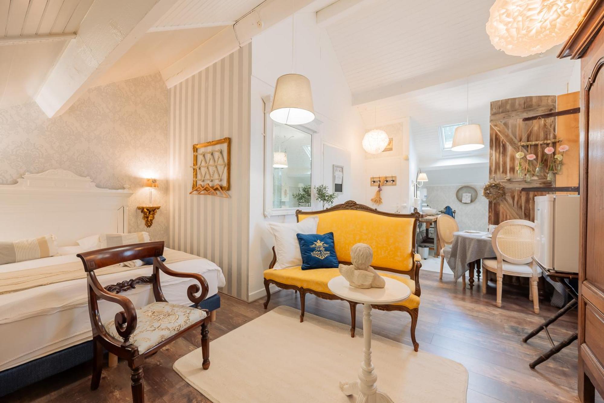 Notre Dame Face Au Chateau Gasthof 4*